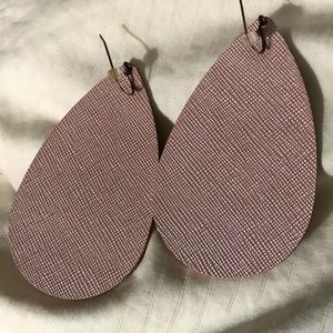 Nickel & Suede Leather earrings light pink shimmer